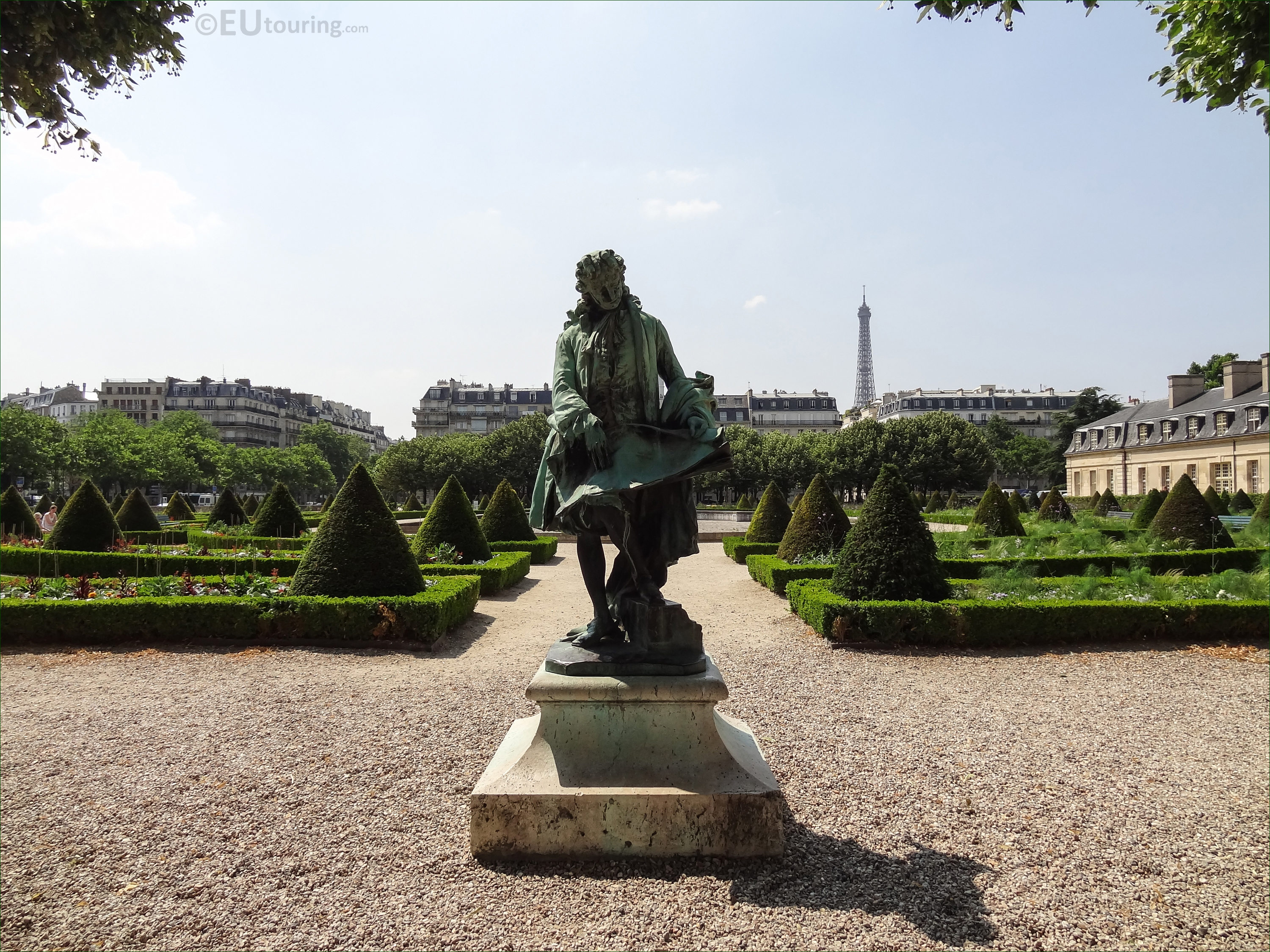 statues_in_les invalides